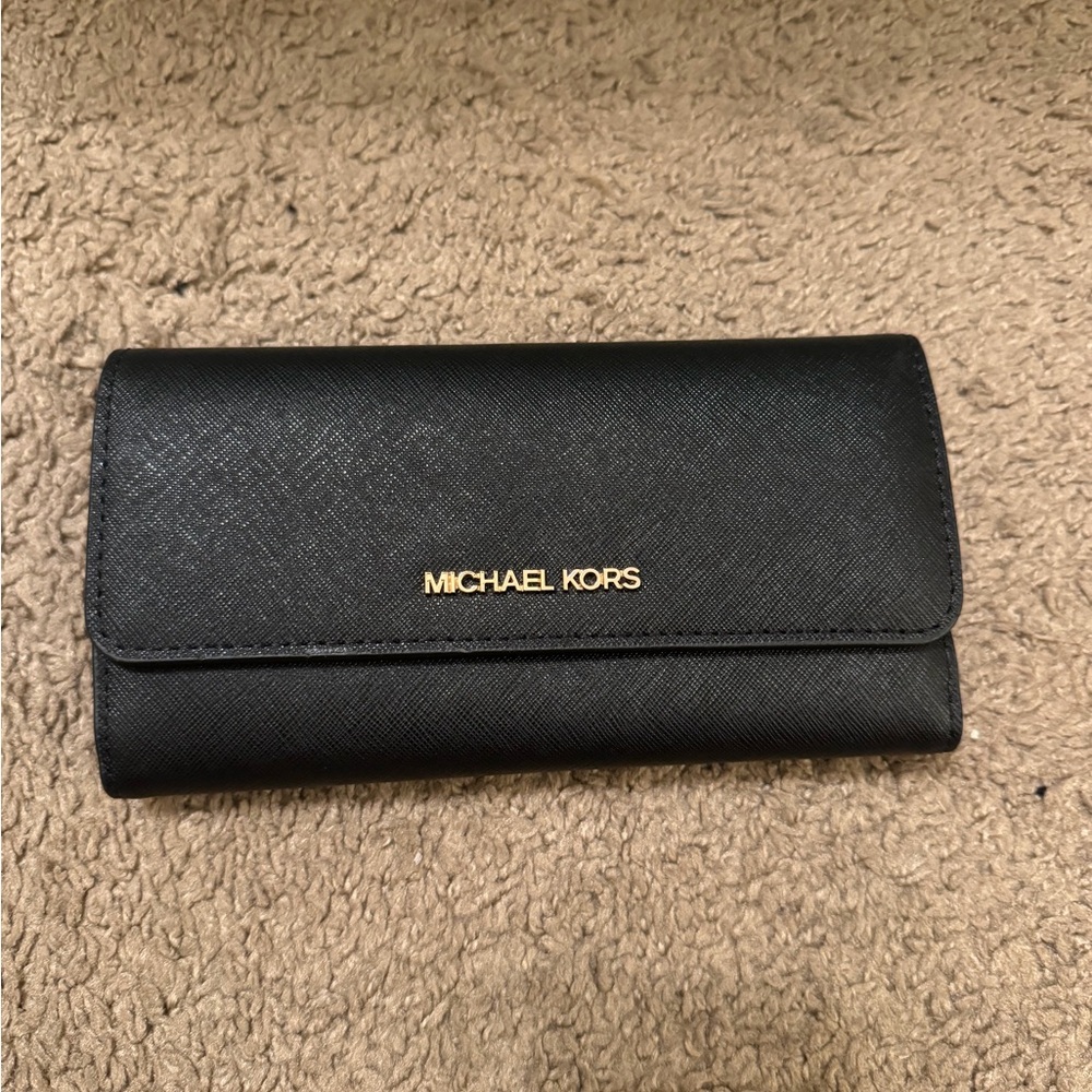 Michael Kors Jet Set Travel Crossgrain Leather Tri-Fold